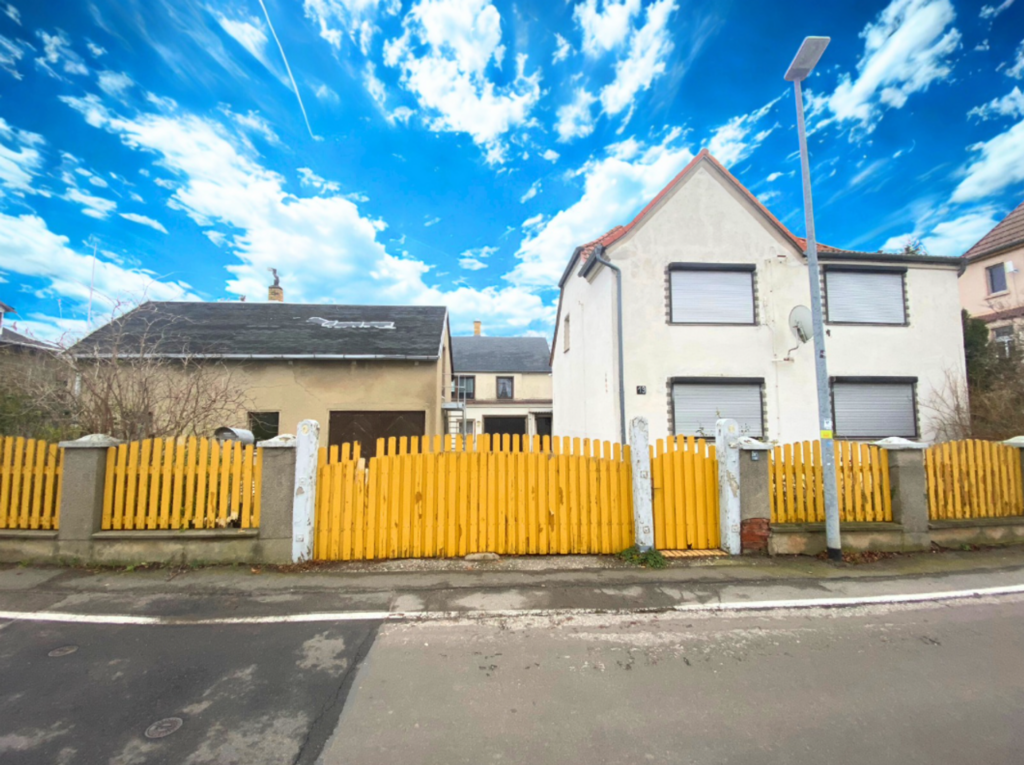 Hausansicht + Garage