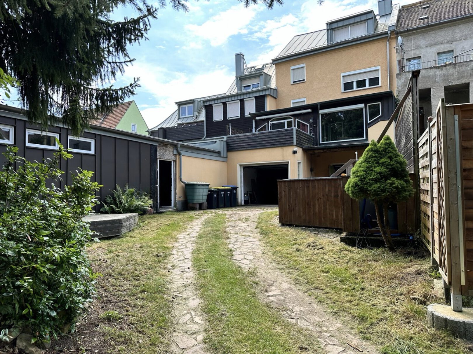 Gartenseite / Garage