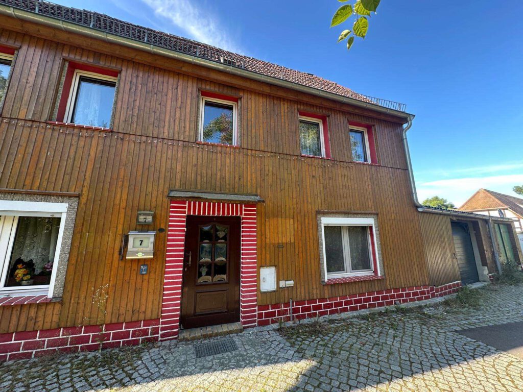 Hausansicht + Garage